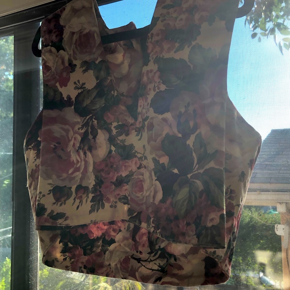 Beautiful Floral Zara Crop Top, Soft Fabric & Great for Summertime Vibes, Size S
